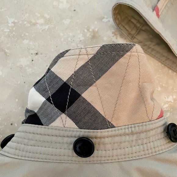 BURBERRY TRENCH COAT - Picture 12 of 12